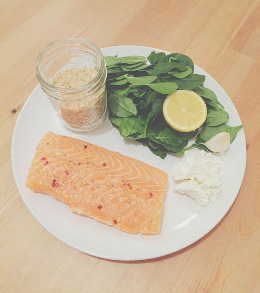 Łosoś pieczony ze szpinakiem