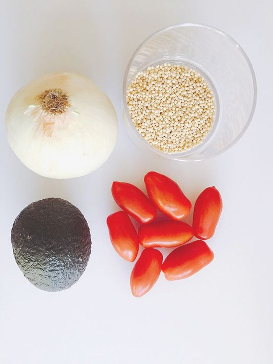 Rozgrzewające drugie śniadanie- kasza jaglana z awokado i pomidorami